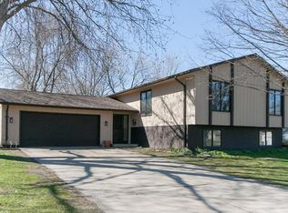 627 Teakwood Ln NE, Cedar Rapids, IA 52402
