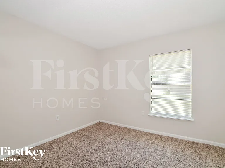 122 Barrington Dr — Photo 12