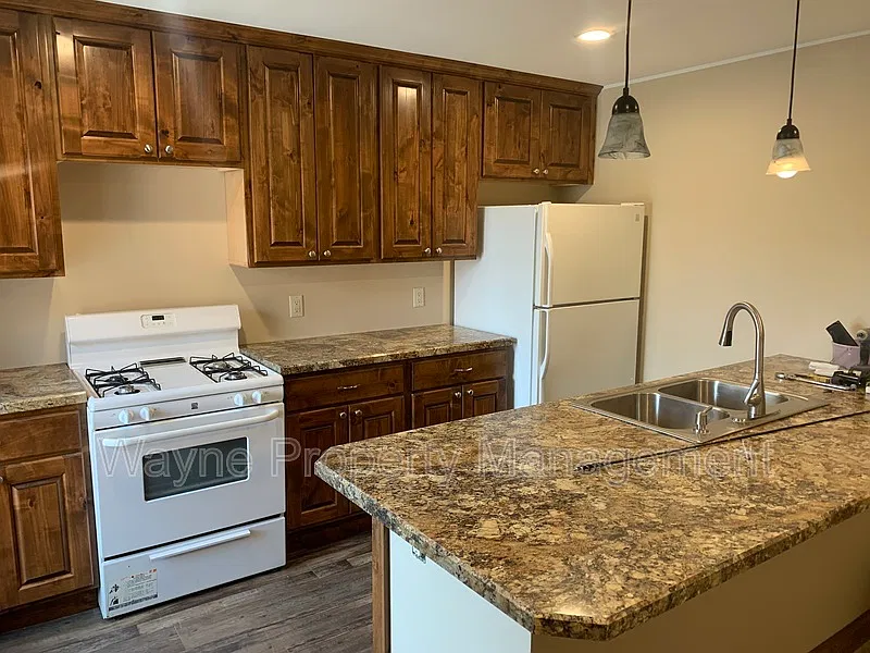 2 bed, 1.0 bath, 1045 sqft, $850 — Photo 2