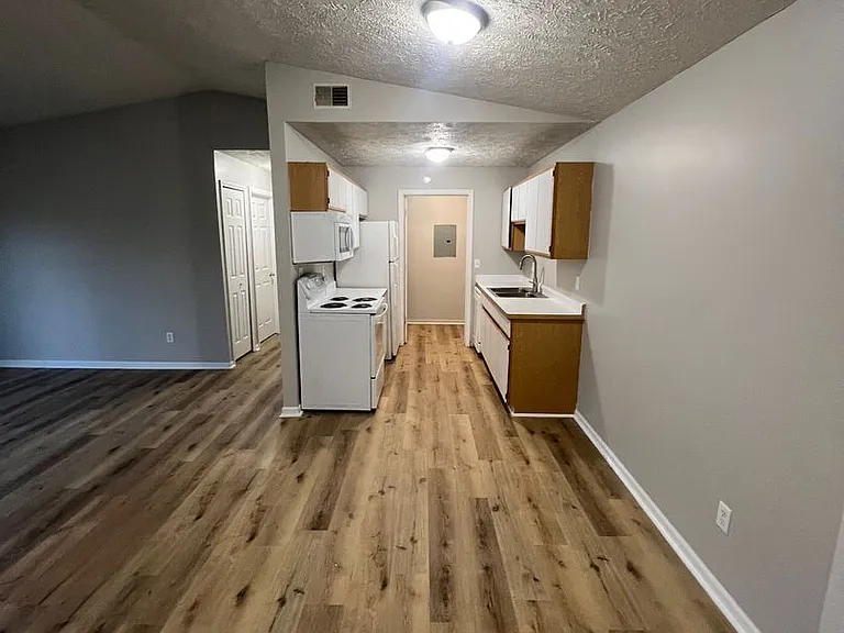 726 W Jefferson St — Photo 28