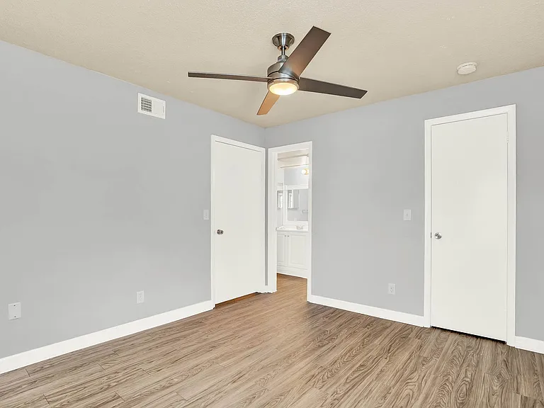 345 Lakepointe Dr #304 — Photo 13