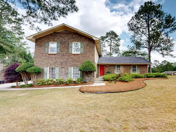 100 Larkspur Ct, Dothan, AL 36303