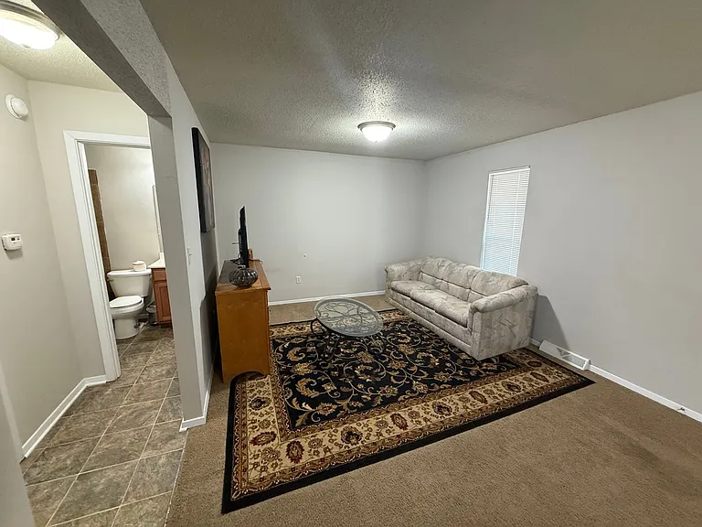 205 Wheaton Ct — Photo 4