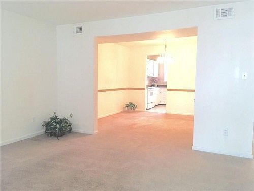 3rd image of 2224 Sedgewick Dr
