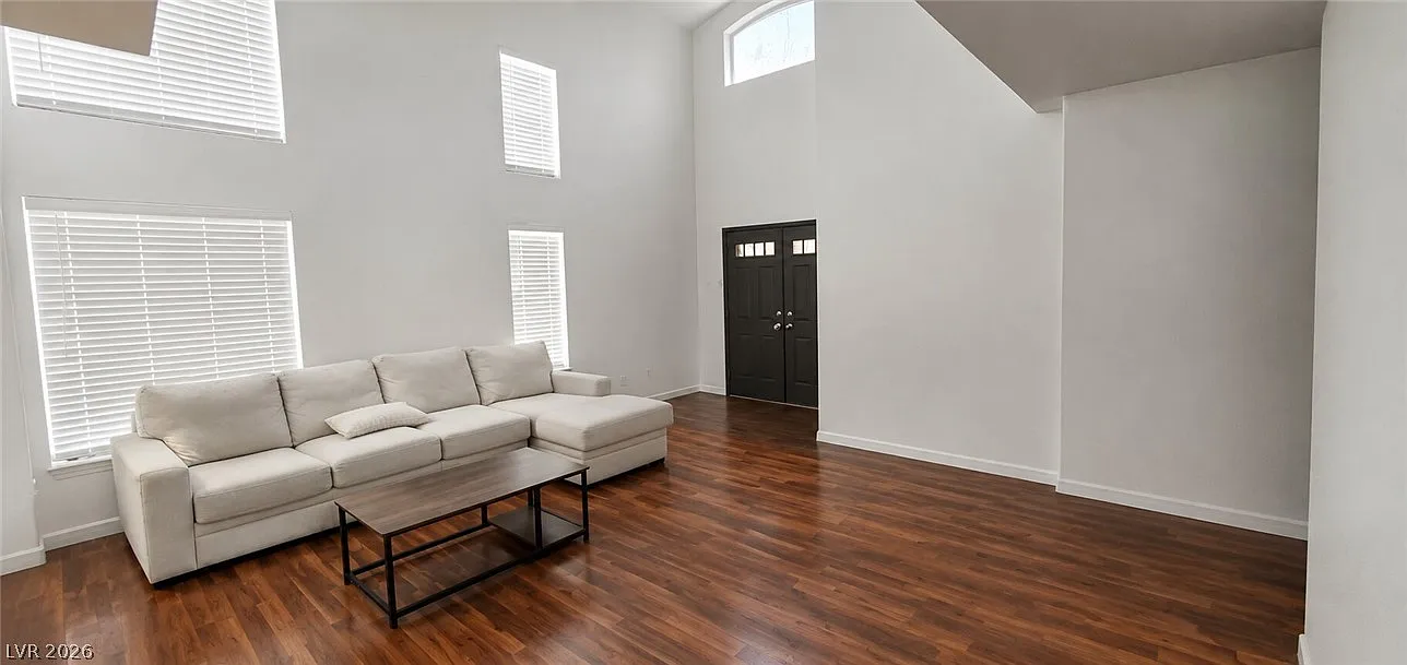 4 bed, 2.5 bath, 1722 sqft, $2,195 — Photo 2