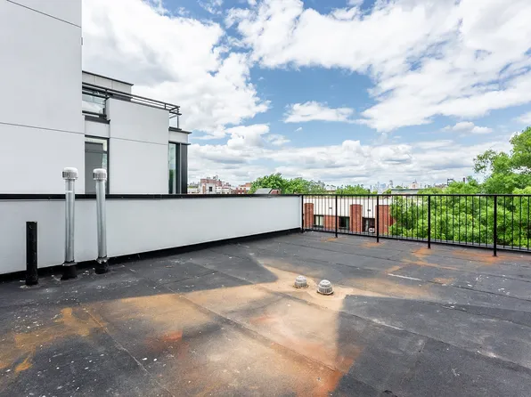 422 1/2 Gates Avenue image 14 of 22