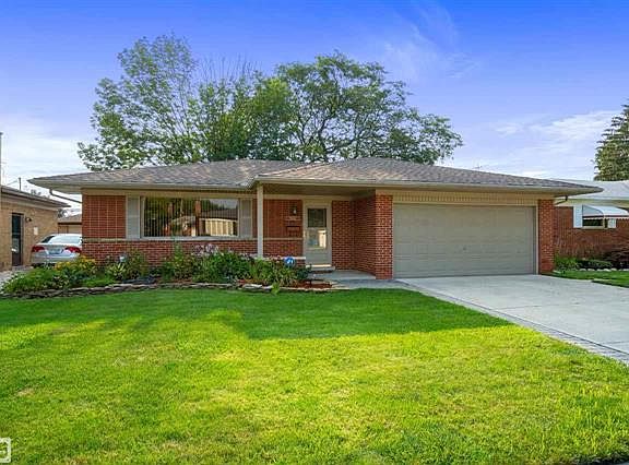 2nd image of 27668 Roan Dr