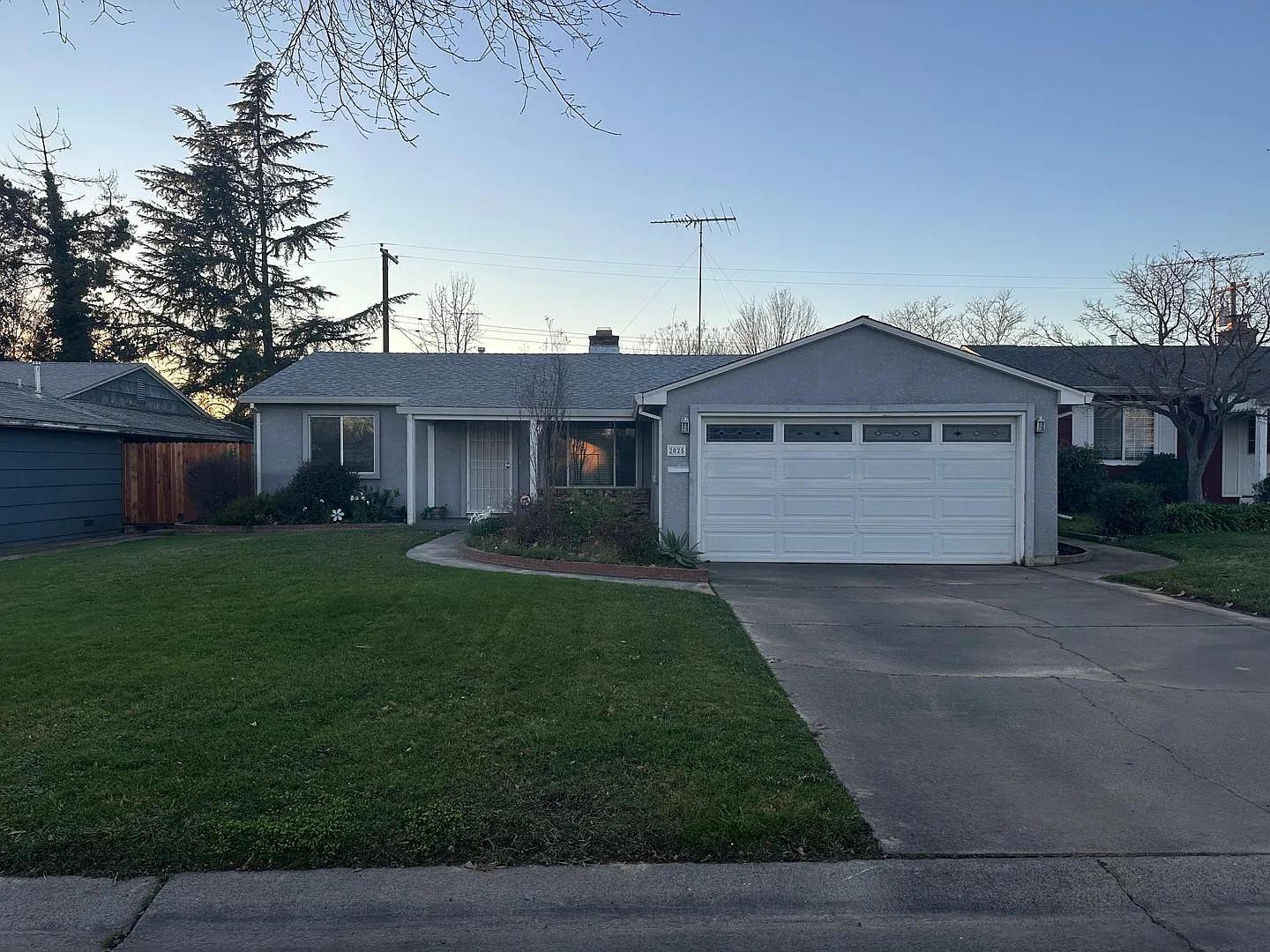 2025 Neptune Way photo 1