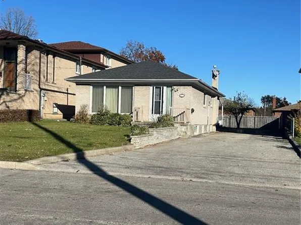 57 Apted Ave, Toronto, ON M9L 2P2