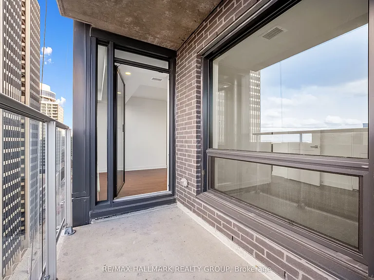 340 Queen St #1403 — Photo 23
