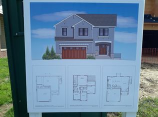 19 Elm Ave, Smithtown, NY 11787