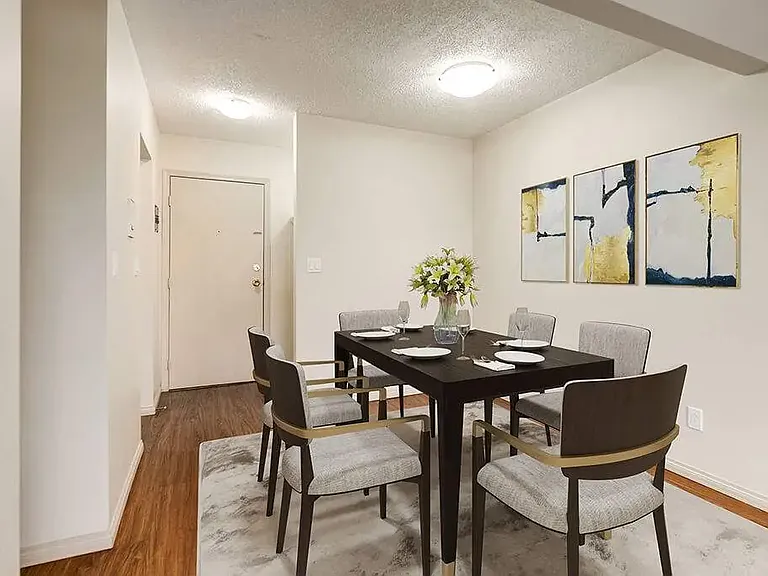 11 Greenbrook Dr E — Photo 3
