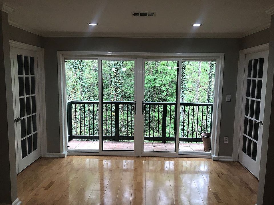 Sunroom with balcony