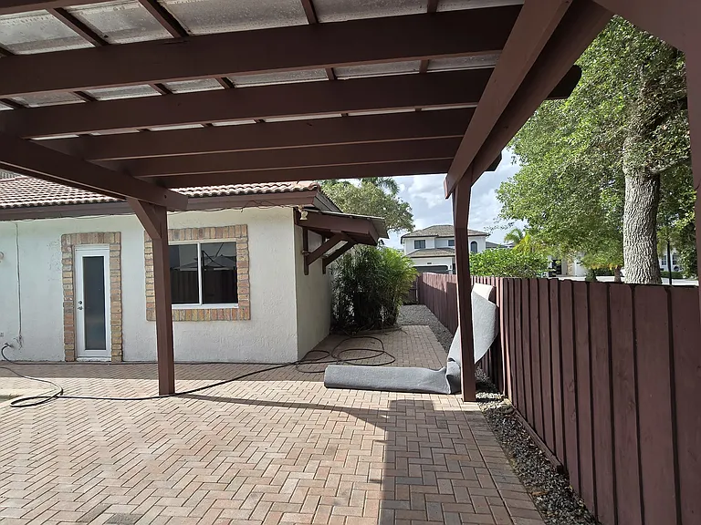 15826 SW 138th Ter — Photo 32