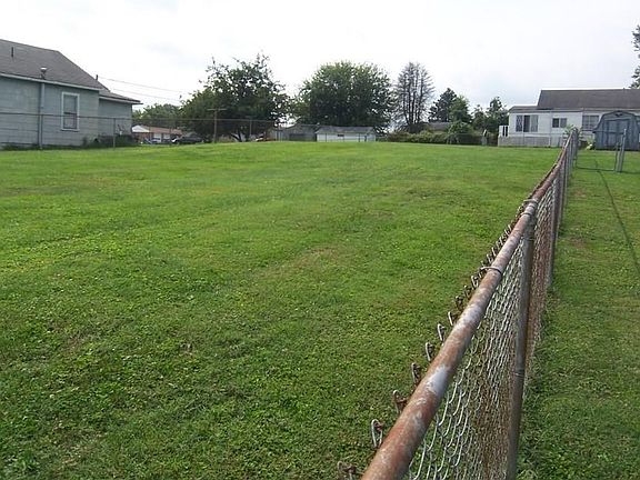 4th image of 1900 6th Ave