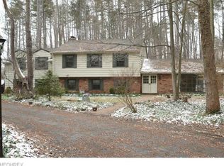 30 Farwood Dr, Moreland Hills, OH 44022