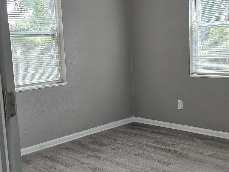 704 E Richmere St — Photo 9