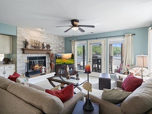 5th image of 244 Bluff Blvd Unit 2B