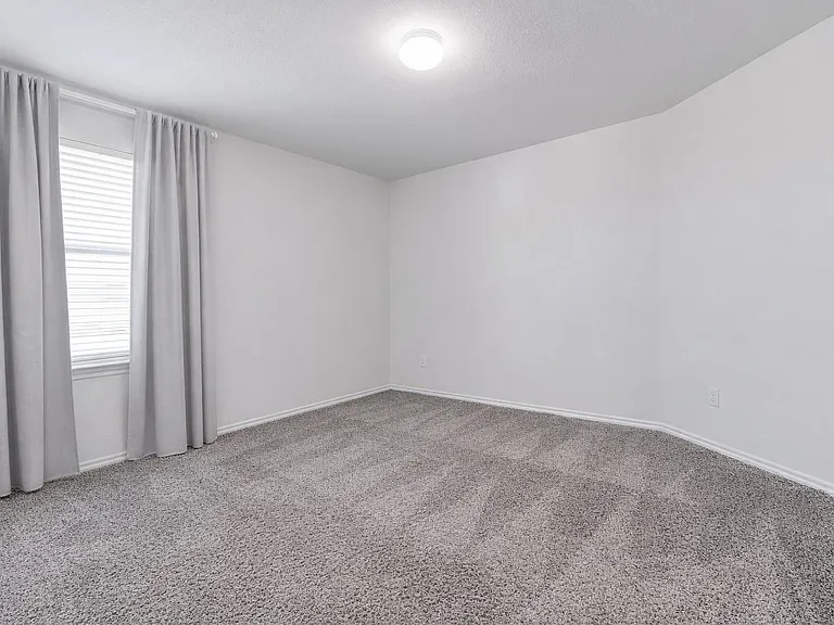914 Decker Dr — Photo 16