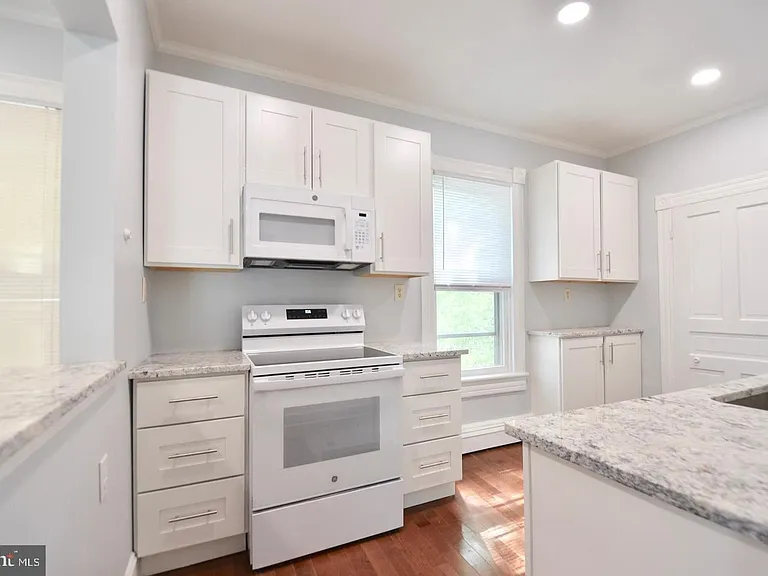 205 Oakley St #2 — Photo 10