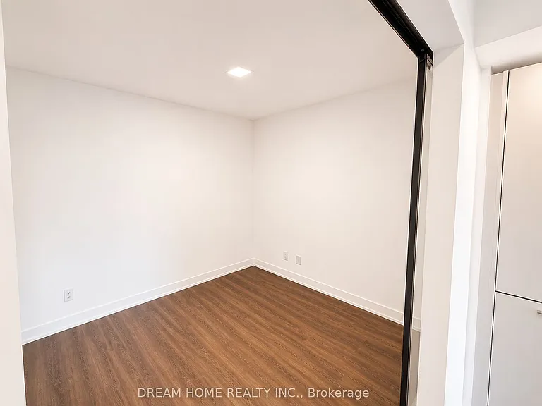 609 Sherbourne St #906 — Photo 8