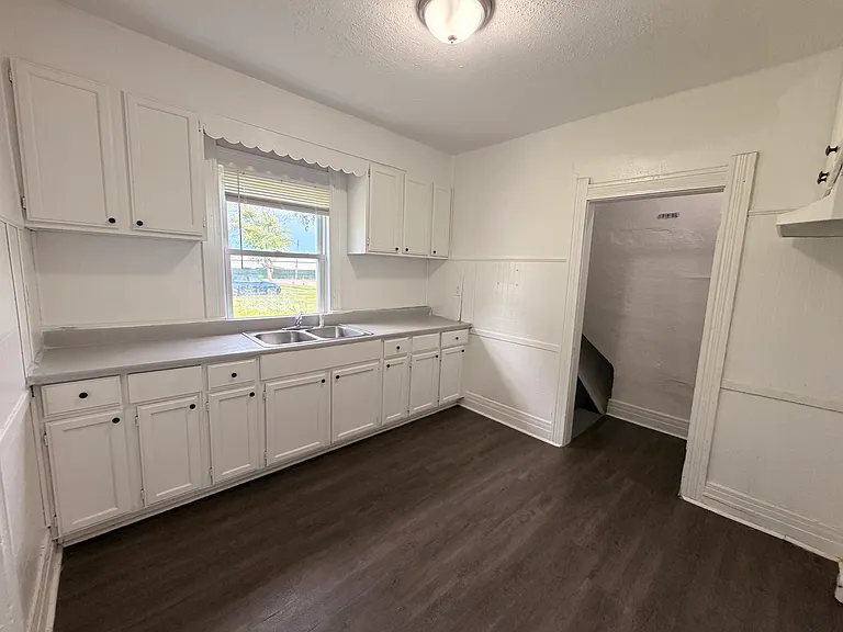 1821 Ridgewood Ave — Photo 11