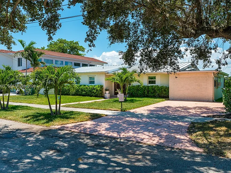 21320 NE 25th Ct — Photo 34