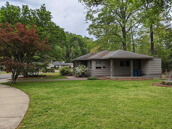 Side yard from the cul-de-sac.