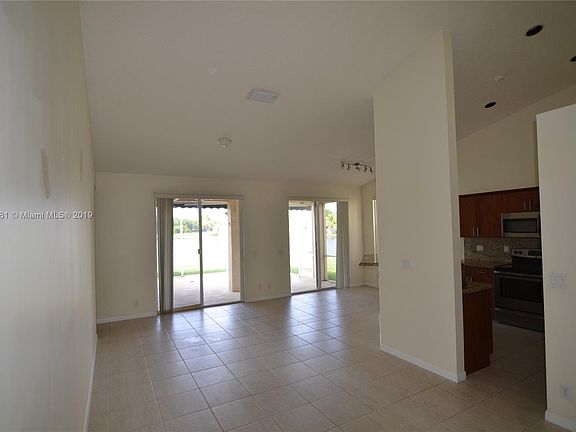 3rd image of 912 Savannah Falls Dr #1