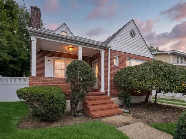 38 Tennessee Ave, Hempstead, NY 11550