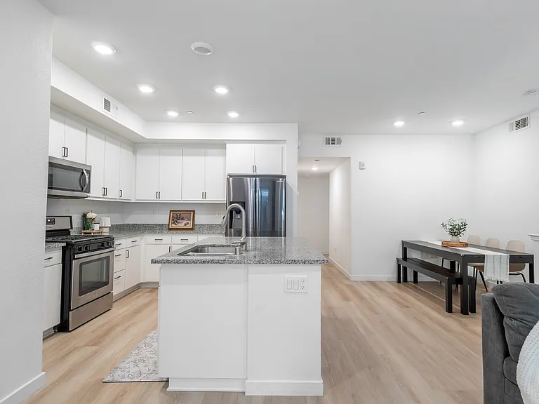 882 Slate Pl — Photo 10