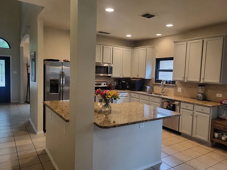 1421 Castlegar Ln — Photo 5