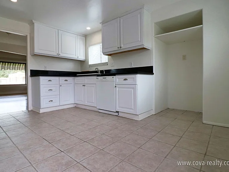 625 Palm Dr — Photo 3