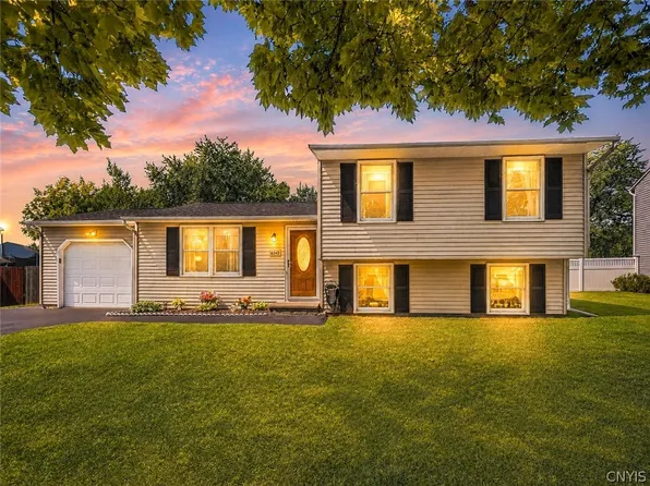 6243 Welland Ln, Cicero, NY 13039