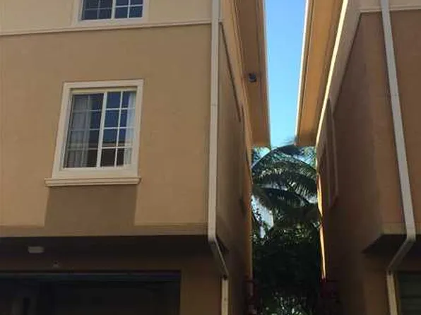 2911 NE 185th St #9, Miami, FL 33180