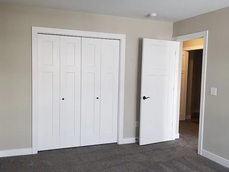 537 Meadow Ln — Photo 2