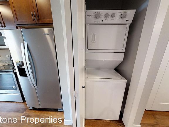 3rd image of 4721 Farwell St #102