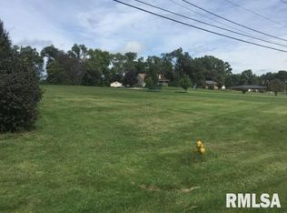 8308 Ridgewood Rd, Rock Island, IL 61201