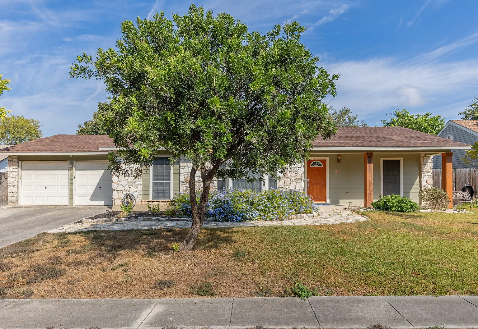 4 bed, 2.0 bath, 2057 sqft, $1,900 — Photo 1