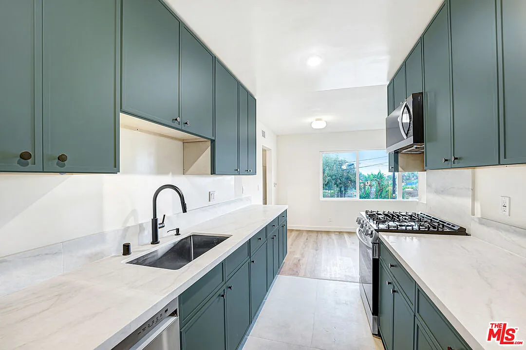 1 bed, 1.0 bath, 550 sqft, $3,800 — Photo 3