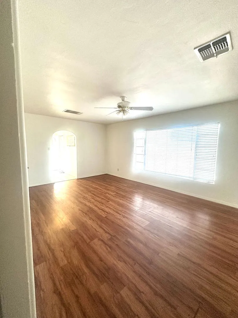 801 N. Gilbert Ave — Photo 4