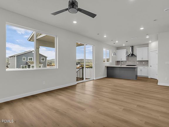 4th image of 7120 Woods Rose Dr