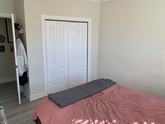2nd image of 3823-3817 N Greenview Ave #3