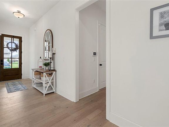 5th image of 582 Meadow Way