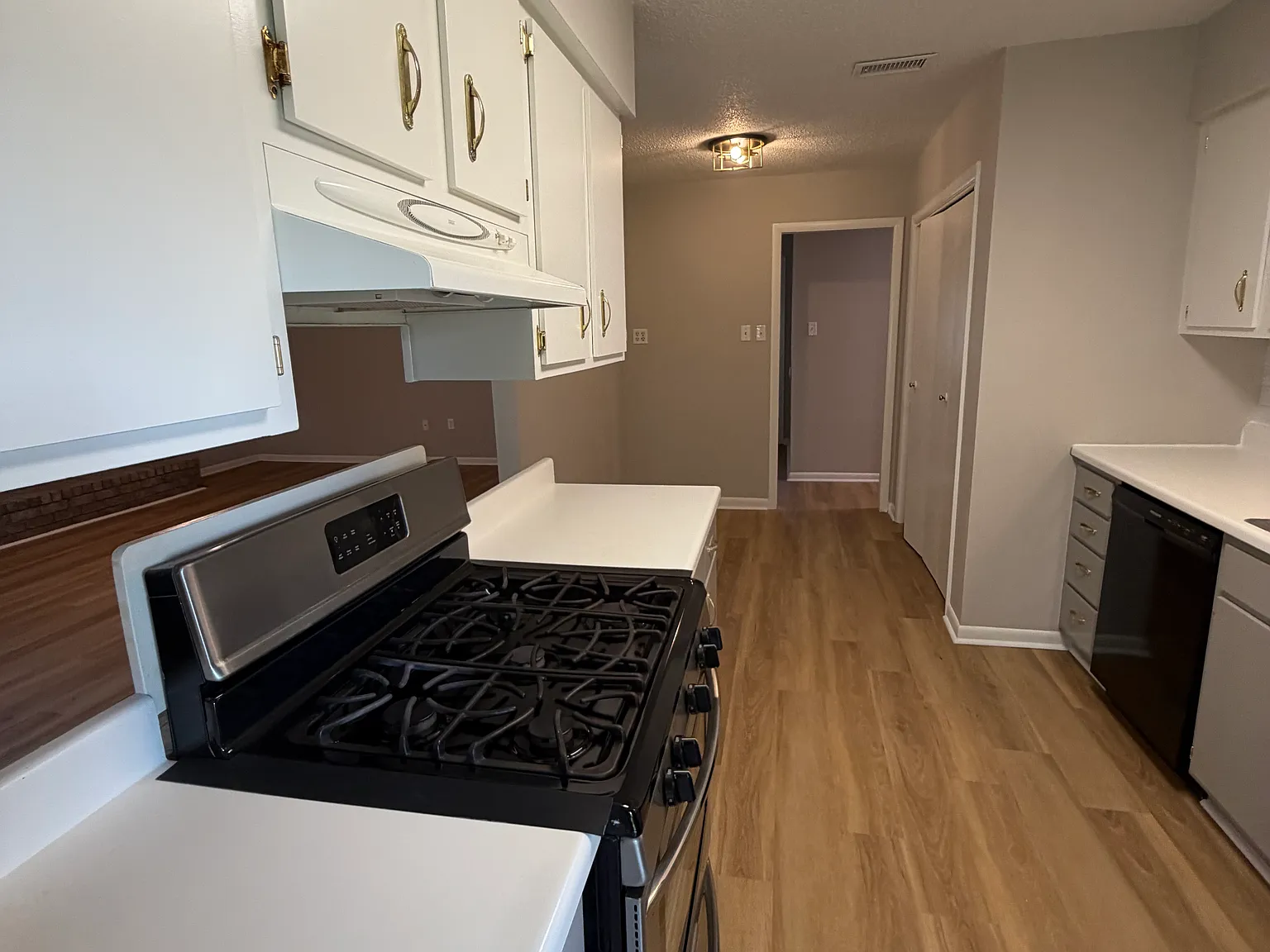 3 bed, 1408 sqft, $1,700 — Photo 4