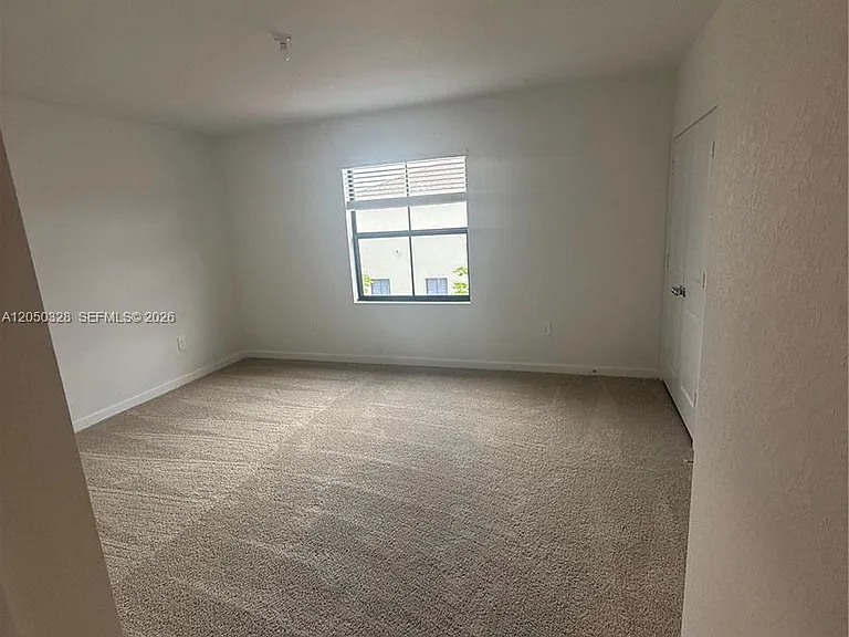 1318 NE 4th Ave #1318 — Photo 6