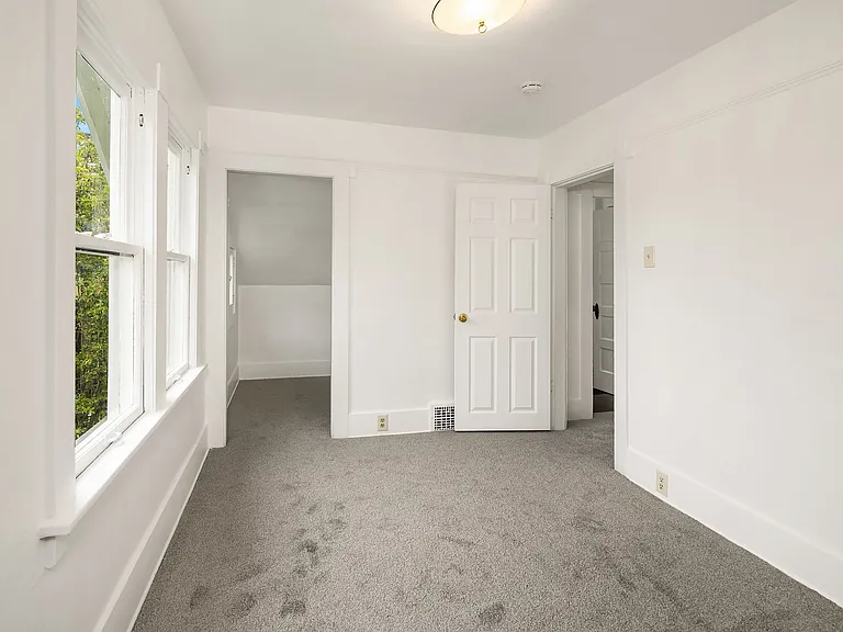 2031 Eastlake Ave E — Photo 12
