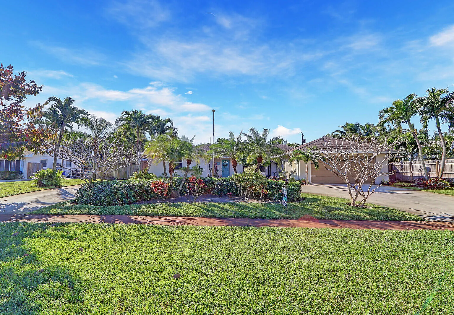 3 bed, 2.0 bath, 2053 sqft, $4,800 — Photo 1