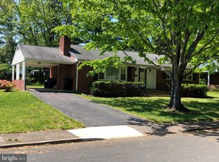 707 Anne St SW, Leesburg, VA