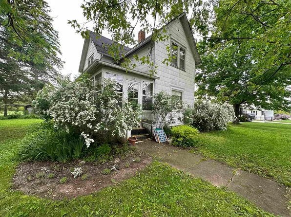 405 N Clark St, Black Creek, WI 54106